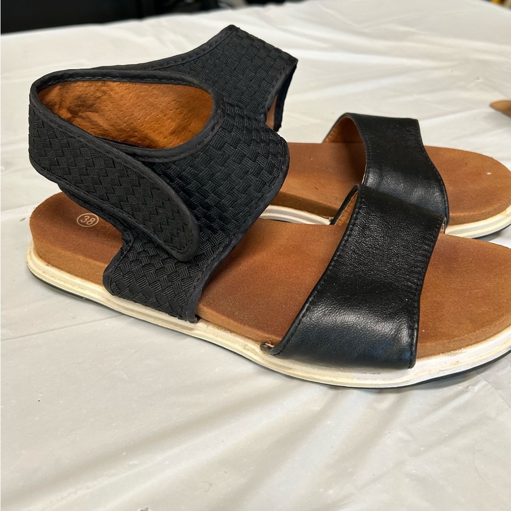 bernie mev. Black Women's Sandals size 8